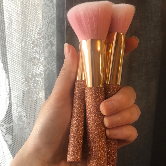 Tarte Makeup Brushes - Picture 1 of 5
